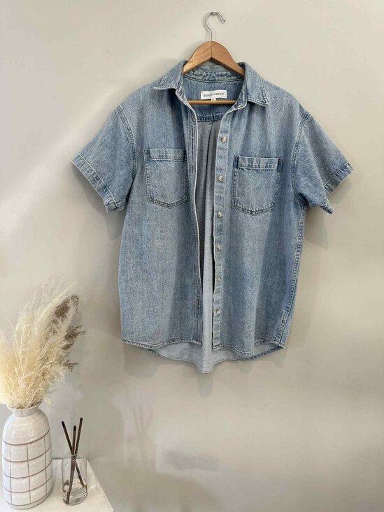 Denim Forum Short Sleeve Chambray Button-Up (Light Wash) - Picture 5 of 5
